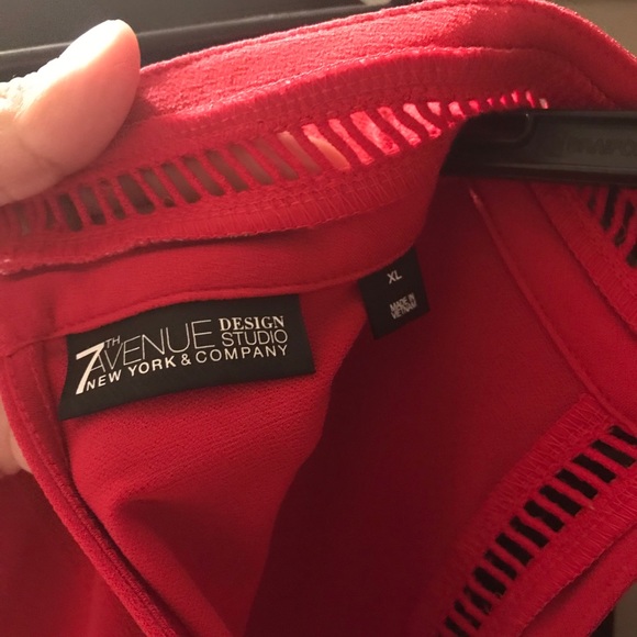 Red Ruffled, keyhole top! - Picture 3 of 6